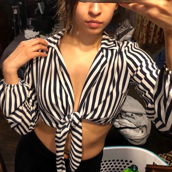 Striped f21 top 🖤 - Picture 3 of 5